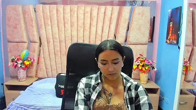 Miaa Thopmson  online show from February 27, 2026, 9:25 pm