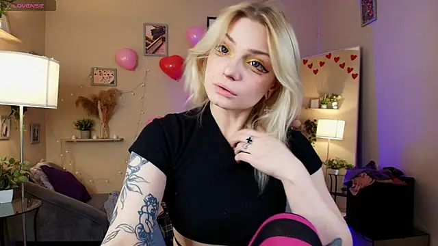 AvaSun online show from February 18, 2026, 10:39 pm