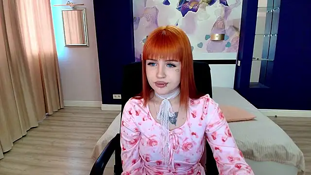 Snapshot of LuxSiren chatting on April 3, 2026, 6:20 am LuxSiren online show from April 3, 2026, 6:20 am