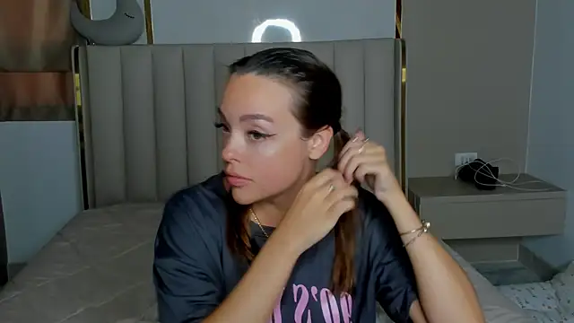 stellaa quenn online show from April 6, 2026, 4:46 am