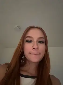 Snapshot of Sophie_K chatting on March 16, 2026, 9:39 pm Sophie K online show from March 16, 2026, 9:39 pm