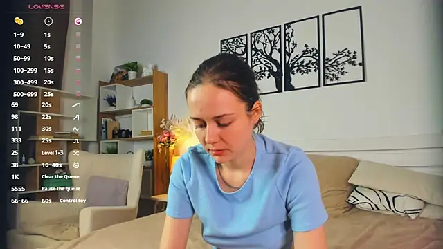 Snapshot of MalvinaTrafford chatting on April 19, 2026, 6:43 pm MalvinaTrafford online show from April 19, 2026, 6:43 pm