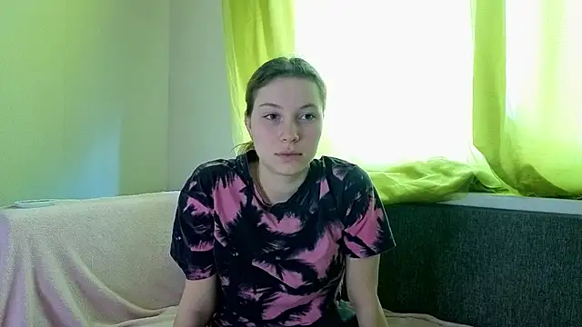 JadwigaTagliavia online show from April 19, 2026, 7:53 am