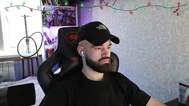 Snapshot of _Mostly_ chatting on February 3, 2026, 12:54 pm Mostly online show from February 3, 2026, 12:54 pm