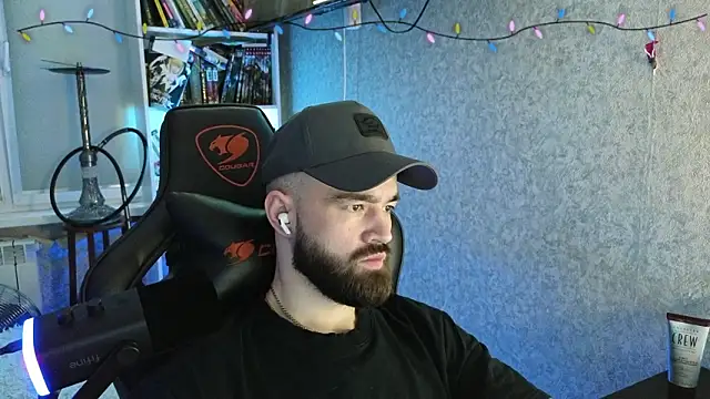 Snapshot of _Mostly_ chatting on February 5, 2026, 2:46 pm Mostly online show from February 5, 2026, 2:46 pm