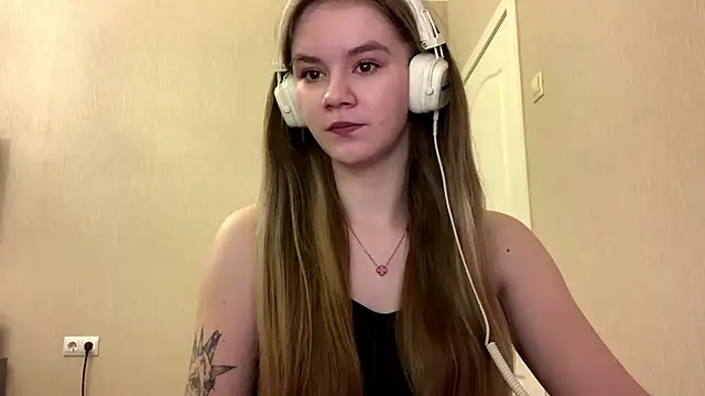 AgnesShy  online show from February 23, 2026, 7:42 am