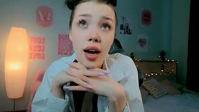 Snapshot of Vexnexe chatting on February 3, 2026, 6:40 am Vexnexe online show from February 3, 2026, 6:40 am