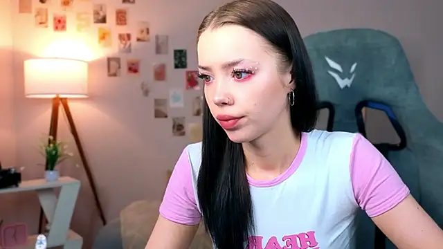 Snapshot of Vexnexe chatting on February 8, 2026, 8:06 pm Vexnexe online show from February 8, 2026, 8:06 pm