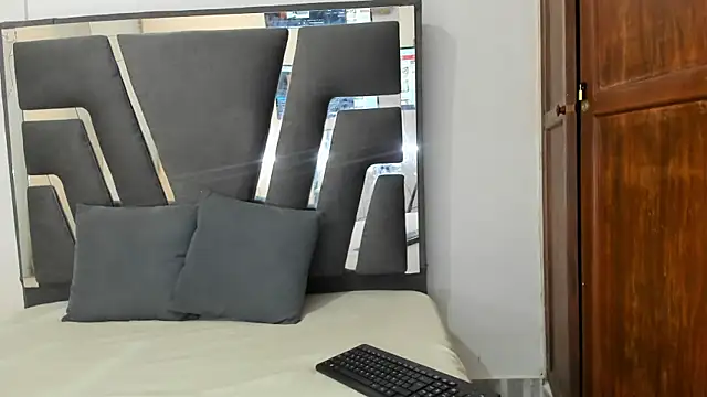 Snapshot of SamanthaHill_ chatting on February 7, 2026, 7:55 pm SamanthaHill online show from February 7, 2026, 7:55 pm