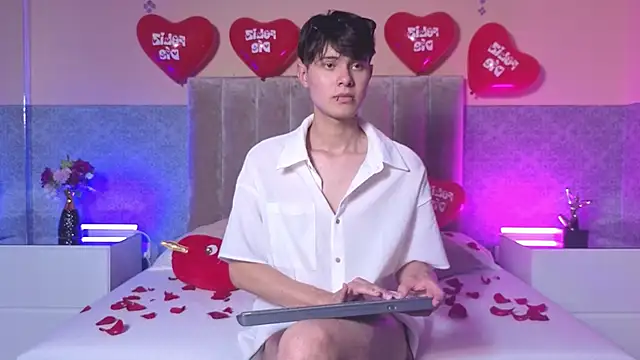 Snapshot of Derek_Sinn chatting on February 14, 2026, 9:15 pm Derek Sinn online show from February 14, 2026, 9:15 pm