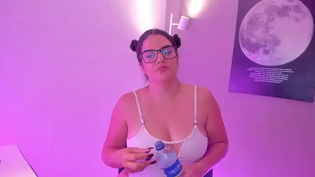 Snapshot of Valenvega_ chatting on February 3, 2026, 2:53 am Valenvega online show from February 3, 2026, 2:53 am