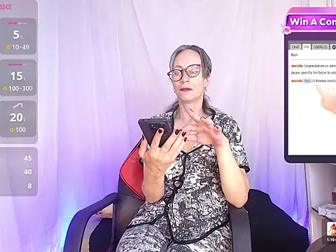 laurasofia45 online show from May 12, 2026, 4:13 pm