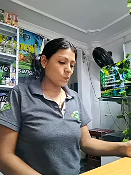 Tatianna Loove  online show from April 16, 2026, 9:39 pm