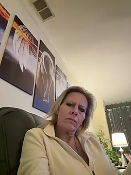 Snapshot of FireAfterDark chatting on February 4, 2026, 4:07 am FireAfterDark online show from February 4, 2026, 4:07 am