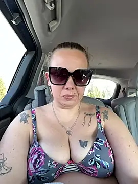 lickablelynn87 online show from February 10, 2026, 6:40 pm