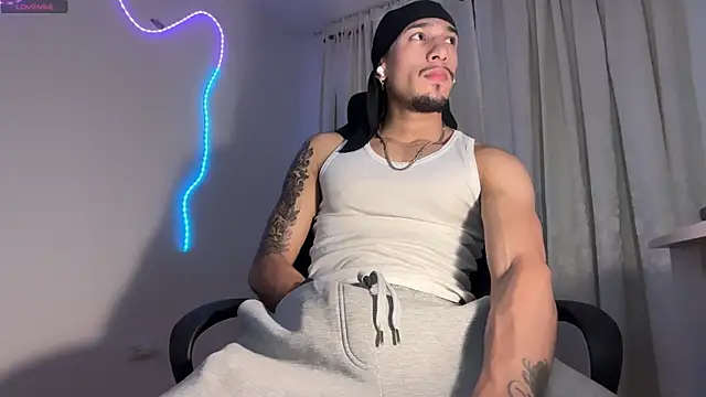 Snapshot of rafael_stone11 chatting on April 22, 2026, 2:07 am rafael stone11 online show from April 22, 2026, 2:07 am