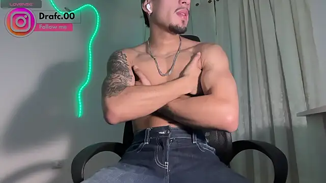 Snapshot of rafael_stone11 chatting on May 15, 2026, 1:03 am rafael stone11 online show from May 15, 2026, 1:03 am