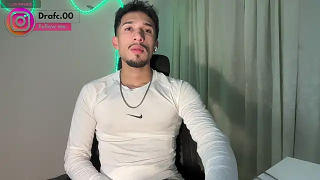 Snapshot of rafael_stone11 chatting on May 20, 2026, 3:25 am rafael stone11 online show from May 20, 2026, 3:25 am