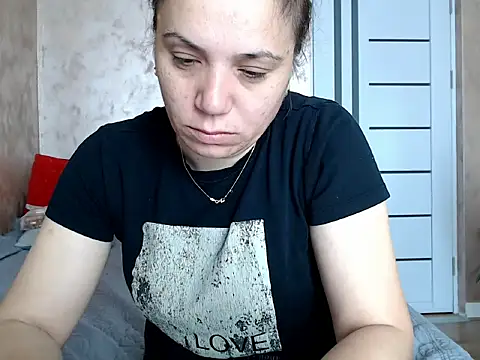 Snapshot of LorraGrey chatting on April 29, 2026, 6:06 am LorraGrey online show from April 29, 2026, 6:06 am