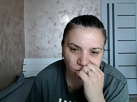 Snapshot of LorraGrey chatting on April 15, 2026, 5:46 am LorraGrey online show from April 15, 2026, 5:46 am