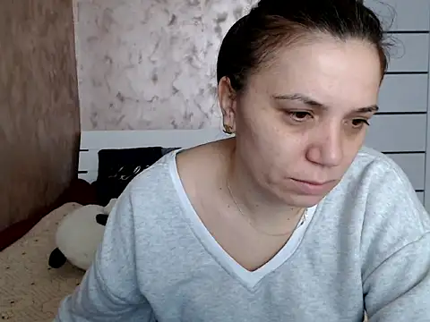 Snapshot of LorraGrey chatting on March 5, 2026, 6:32 am LorraGrey online show from March 5, 2026, 6:32 am