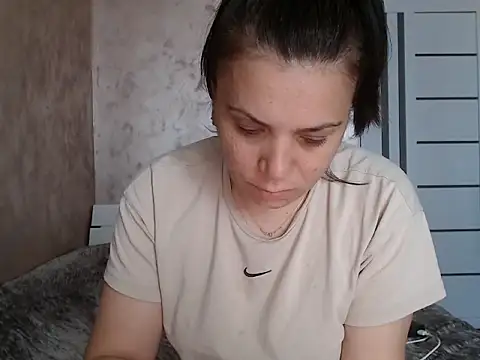 Snapshot of LorraGrey chatting on May 13, 2026, 1:40 pm LorraGrey online show from May 13, 2026, 1:40 pm