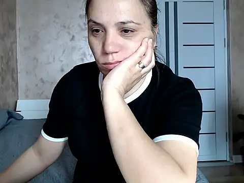 Snapshot of LorraGrey chatting on April 22, 2026, 5:36 am LorraGrey online show from April 22, 2026, 5:36 am
