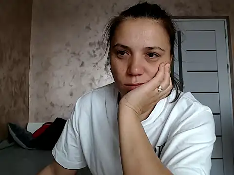 Snapshot of LorraGrey chatting on May 7, 2026, 6:06 am LorraGrey online show from May 7, 2026, 6:06 am
