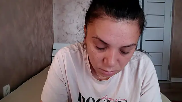 LorraGrey online show from July 14, 2026, 3:33 am