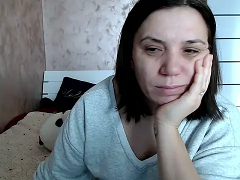 Snapshot of LorraGrey chatting on March 4, 2026, 6:43 am LorraGrey online show from March 4, 2026, 6:43 am