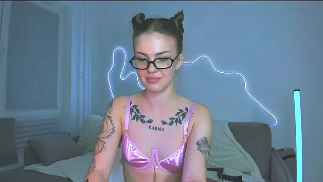 AkylinaGold online show from July 25, 2026, 9:10 pm