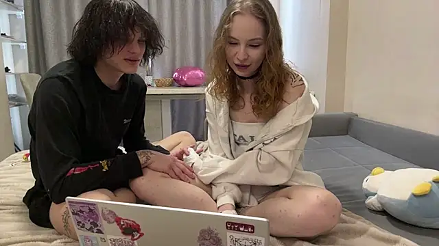 Snapshot of ZettaSewester chatting on February 5, 2026, 12:23 pm ZettaSewester online show from February 5, 2026, 12:23 pm