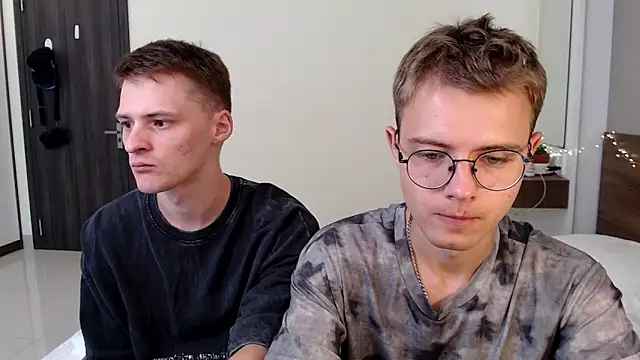 NikiKerryCum online show from April 18, 2026, 9:44 am