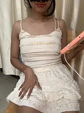 HEENA-STRIP online show from February 25, 2026, 10:04 am