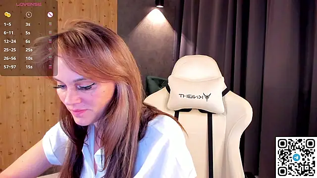 Snapshot of agatha_roose chatting on March 23, 2026, 4:12 am agatha roose online show from March 23, 2026, 4:12 am