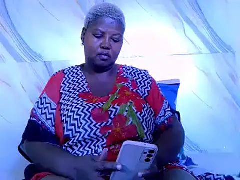 Snapshot of treasure_hunny chatting on February 20, 2026, 6:48 am treasure hunny online show from February 20, 2026, 6:48 am