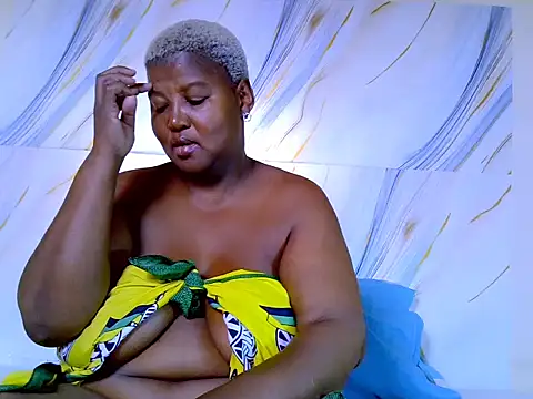 Snapshot of treasure_hunny chatting on February 4, 2026, 3:18 pm treasure hunny online show from February 4, 2026, 3:18 pm