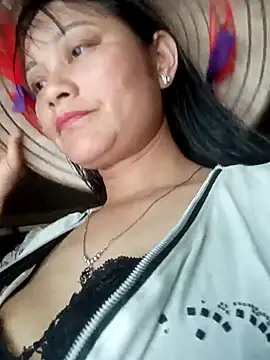 Snapshot of Momo-biki chatting on July 7, 2026, 5:32 am Momo-biki online show from July 7, 2026, 5:32 am