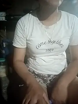 Snapshot of Momo-biki chatting on August 1, 2026, 11:52 am Momo-biki online show from August 1, 2026, 11:52 am
