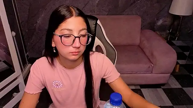 Snapshot of Sophie_jones_b chatting on March 3, 2026, 12:45 pm Sophie jones b online show from March 3, 2026, 12:45 pm