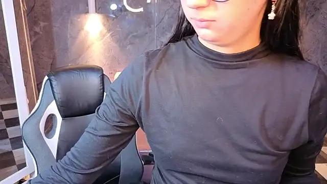 Snapshot of Sophie_jones_b chatting on April 10, 2026, 12:23 pm Sophie jones b online show from April 10, 2026, 12:23 pm