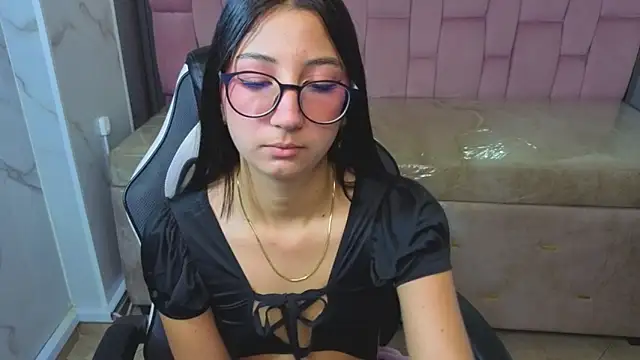 Snapshot of Sophie_jones_b chatting on March 18, 2026, 1:46 pm Sophie jones b online show from March 18, 2026, 1:46 pm