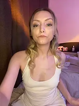 Snapshot of Leecey chatting on February 1, 2026, 11:58 pm Leecey online show from February 1, 2026, 11:58 pm