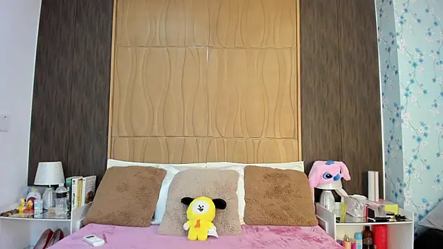 Snapshot of AlisHoward chatting on April 7, 2026, 7:26 pm AlisHoward online show from April 7, 2026, 7:26 pm