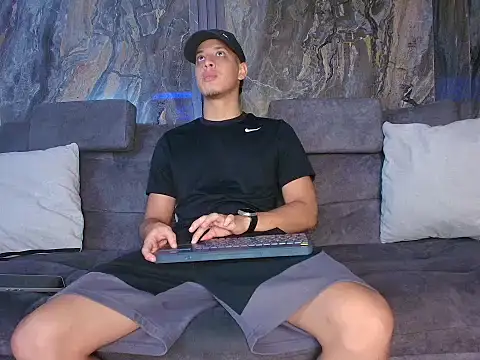 Snapshot of Noah_Blackk chatting on February 18, 2026, 1:18 pm Noah Blackk online show from February 18, 2026, 1:18 pm