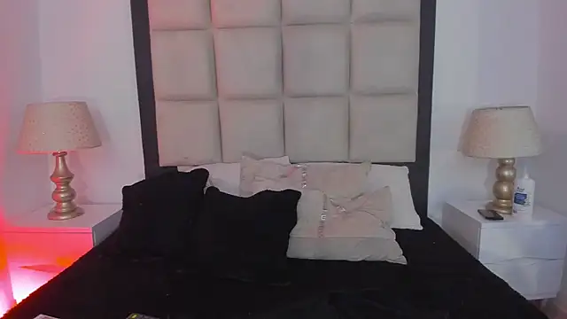 SussyFox online show from March 3, 2026, 1:51 pm