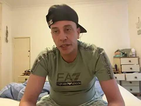 Snapshot of malcolm2334 chatting on May 24, 2026, 5:35 pm malcolm2334 online show from May 24, 2026, 5:35 pm