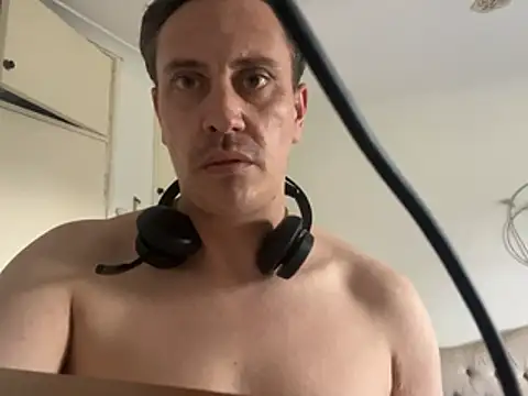 Snapshot of malcolm2334 chatting on May 5, 2026, 6:11 pm malcolm2334 online show from May 5, 2026, 6:11 pm