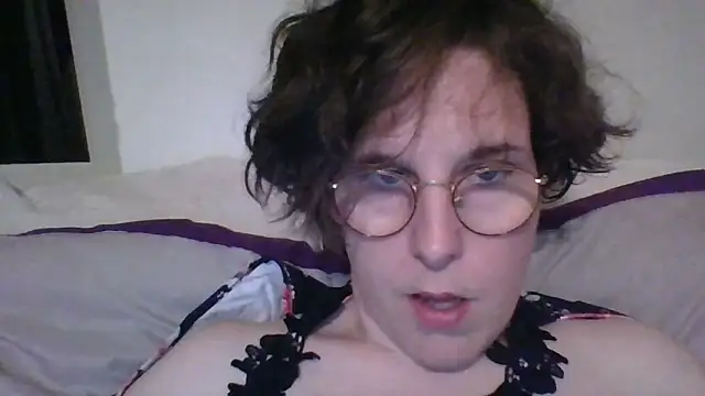 Snapshot of OIseauNoir88 chatting on April 22, 2026, 8:04 pm OIseauNoir88 online show from April 22, 2026, 8:04 pm