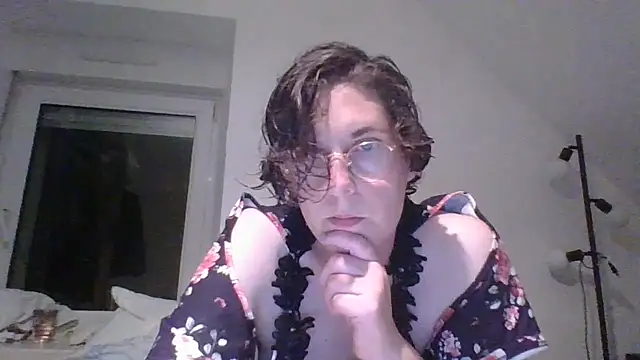 Snapshot of OIseauNoir88 chatting on May 20, 2026, 8:06 pm OIseauNoir88 online show from May 20, 2026, 8:06 pm
